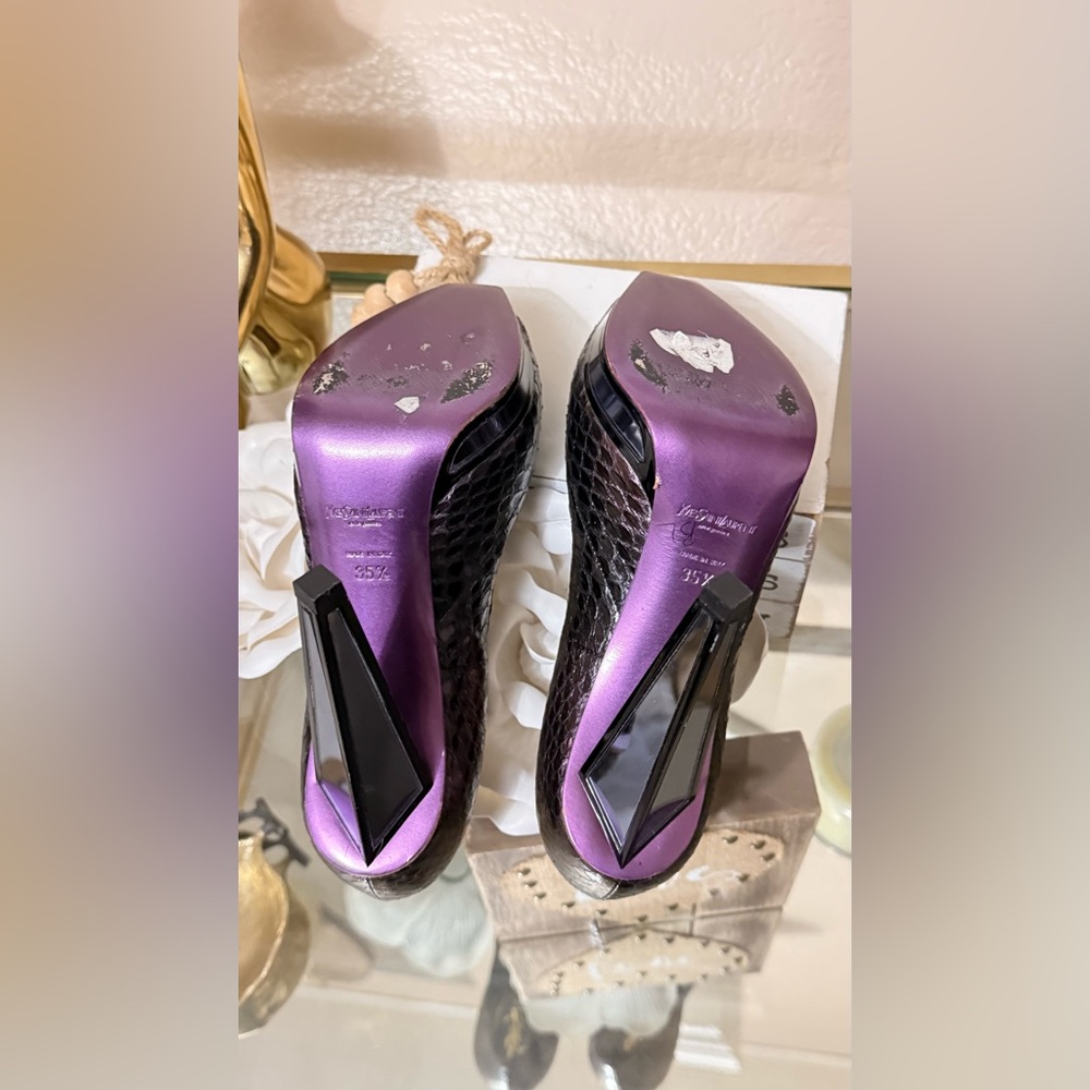 Saint Laurent Brown Textured Pointed-Toe Pumps with Subtle Purple Sheen - Picture 10 of 14